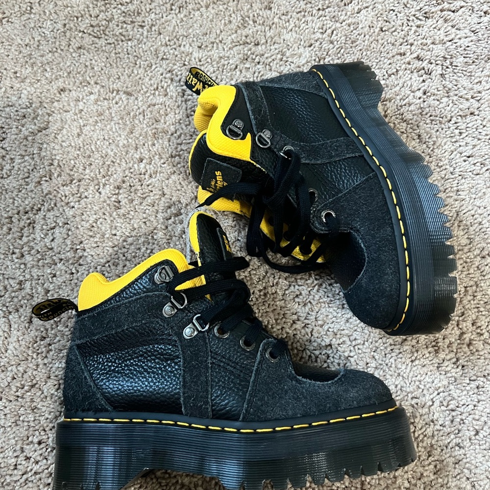 DR MARTENS BOOTS